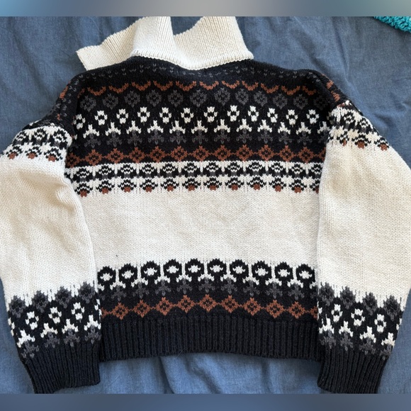 Multi color Cropped V-neck Sweater Women’s Medium - Picture 3 of 4